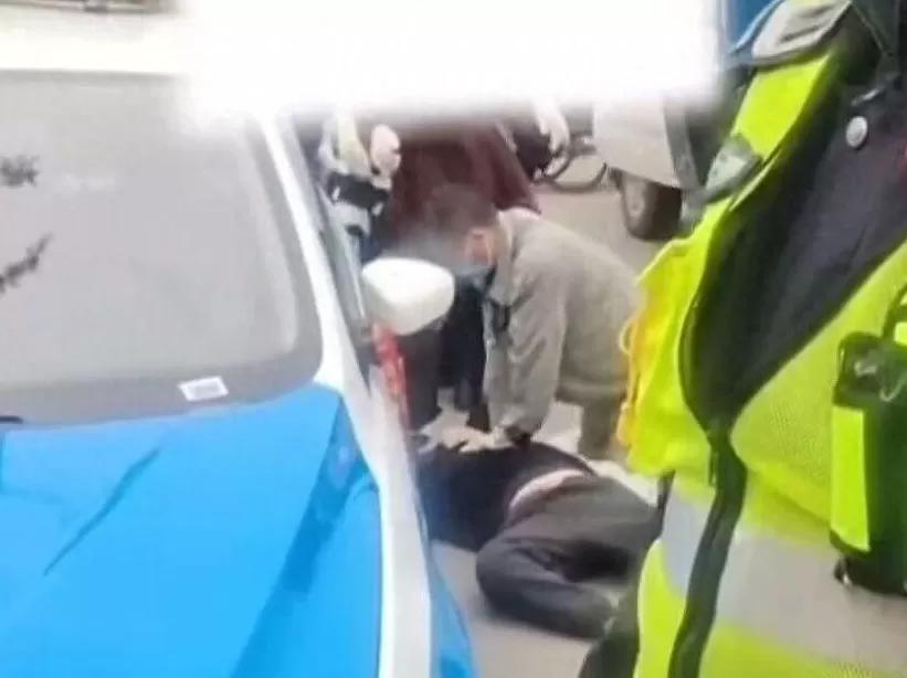 四川一出租车司机与乘客发生争执后去世，疑因乘客少付2块钱-第1张图片-