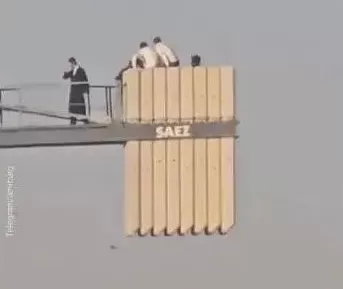 耶路撒冷爆发大规模抗议！20万犹太人上街反对以政府征兵，15岁男孩登高坠亡-第1张图片-