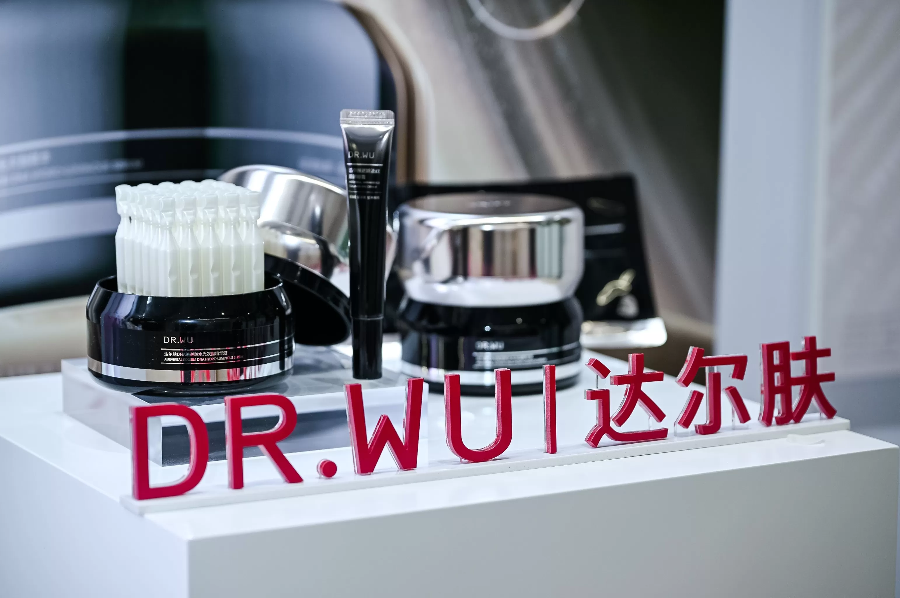 Miu Miu揭幕全国首家香水限时店，波司登Kim Jones合作款线下首发｜是日美好事物-第13张图片-