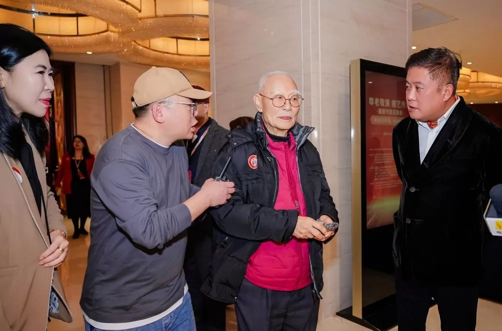 田华、张勇手等老艺术家出席2025“重阳节百花敬老”-第2张图片-