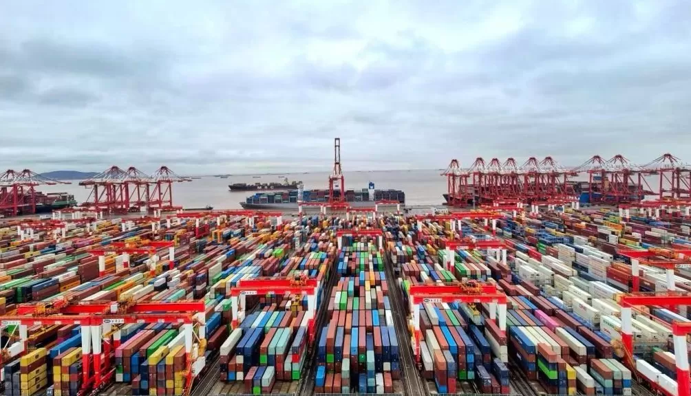 174338标准箱！上海港昼夜集装箱吞吐量再破纪录-第1张图片-