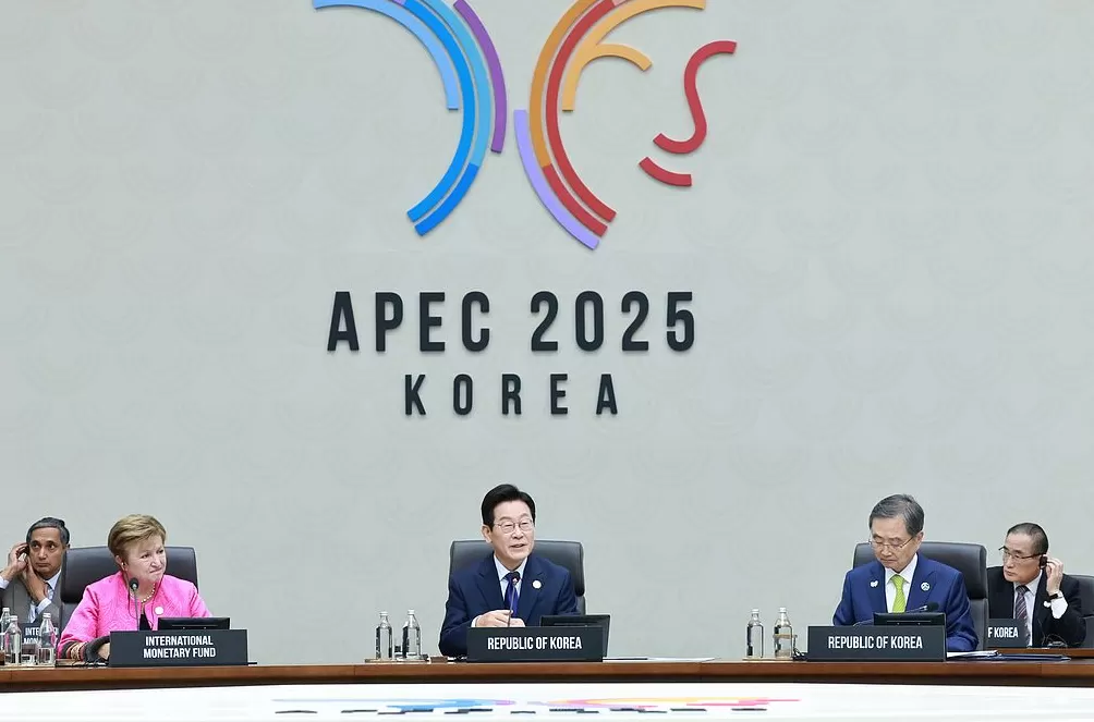 李在明APEC首日连续开展双多边外交,呼吁践行“和白精神”-第1张图片- 李在明APEC首日连续开展双多边外交,呼吁践行“和白精神”-第1张图片-