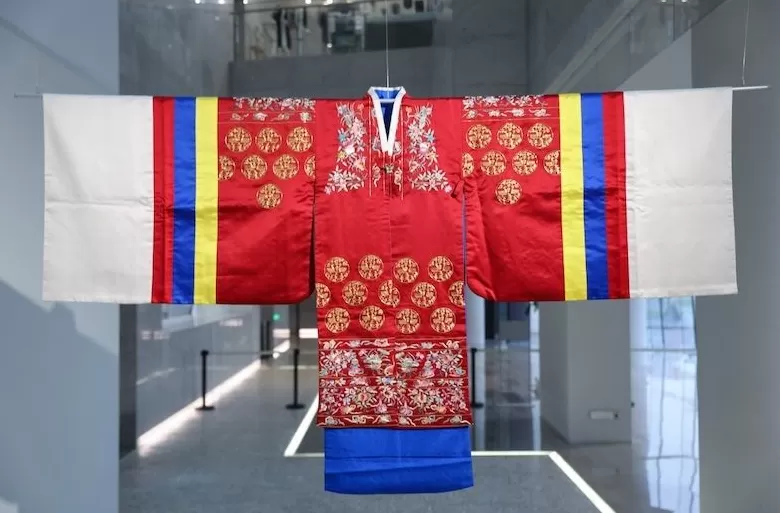 一针一线间，看中韩服饰艺术的传统和现在-第5张图片-