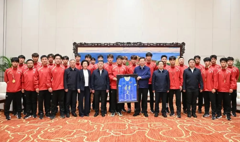 辽宁省委书记许昆林会见辽宁U18男足队：推动举办东北地区城市足球联赛-第1张图片-