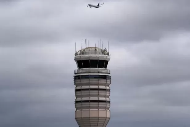 美联邦航空管理局：超35处地点存在空管人员配备问题-第1张图片-