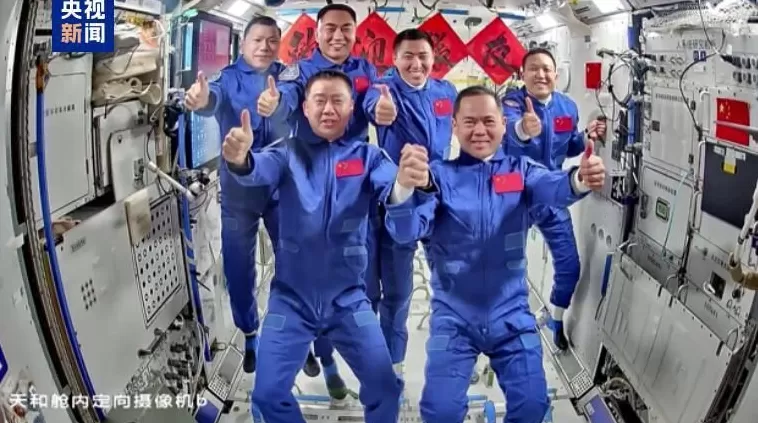 第7次“太空会师”神舟二十一号航天员乘组顺利进驻“天宫”-第1张图片-