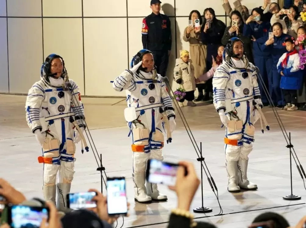 中国航天员第7次“太空会师”，3.5小时快速交会对接是如何实现的？-第6张图片-