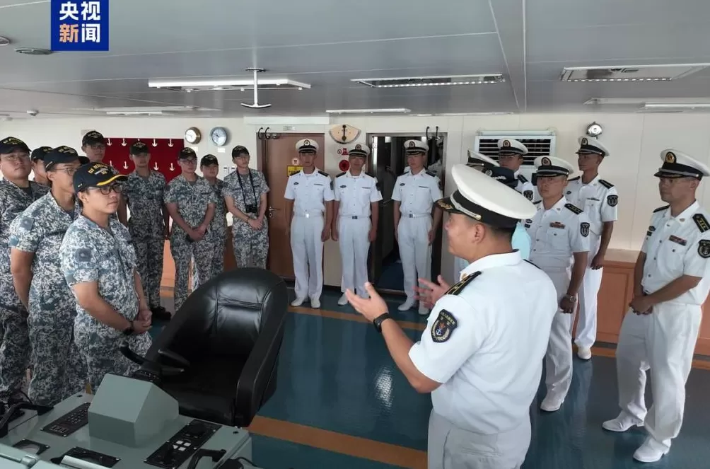 中国海军83舰编队完成对新加坡访问起程回国-第3张图片-