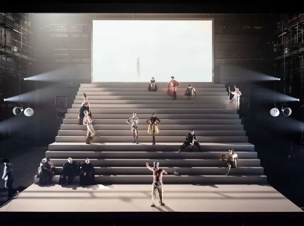 殖民体系下人性的异化，让·热内史诗剧《屏风》首都剧场上演-第1张图片-