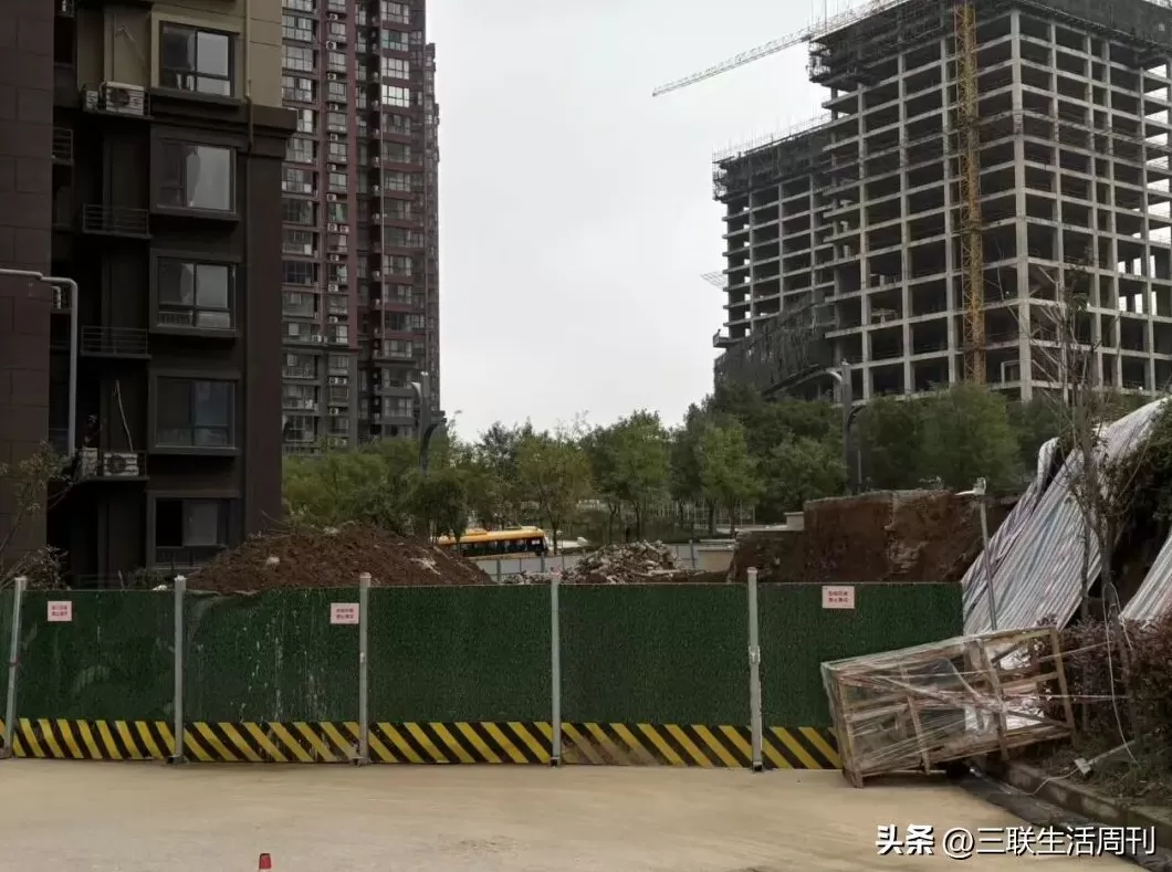 西安11岁男孩坠入通风井:事故发生后小区查出176处安全隐患-第8张图片- 西安11岁男孩坠入通风井:事故发生后小区查出176处安全隐患-第8张图片-