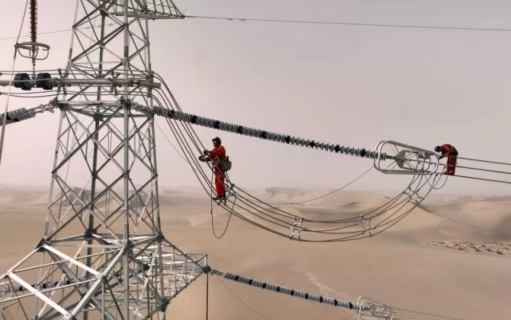 我国最大750千伏超高压环网工程投运15年攻坚筑就南疆能源“动脉”-第2张图片-
