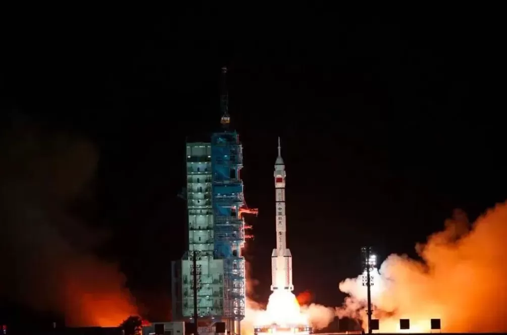 神舟上演“宇宙级浪漫”之际，美国NASA忙着火速回应知名女星的公开质疑-第1张图片-