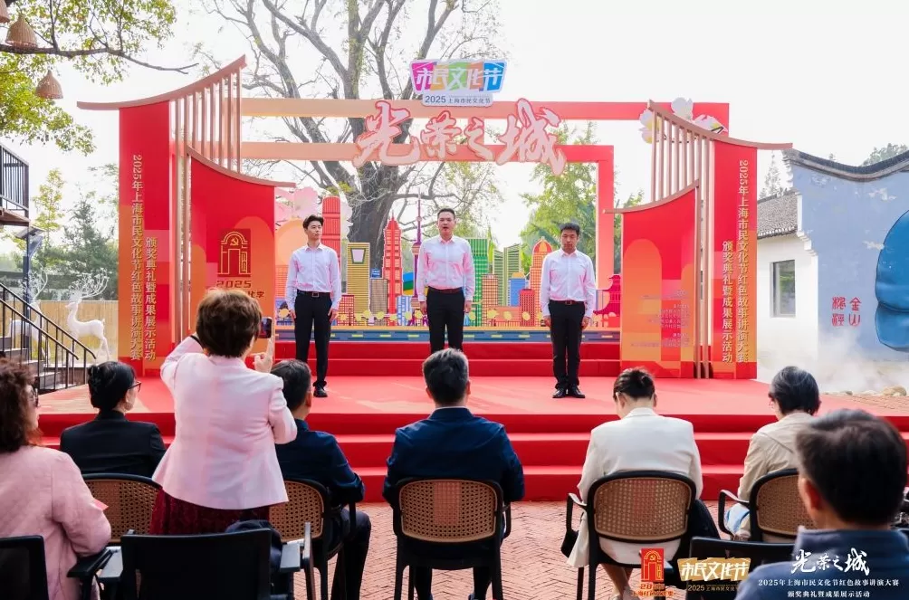 在银杏树下、村咖里,故事传讲员让红色故事“活”在实景里-第1张图片- 在银杏树下、村咖里,故事传讲员让红色故事“活”在实景里-第1张图片-