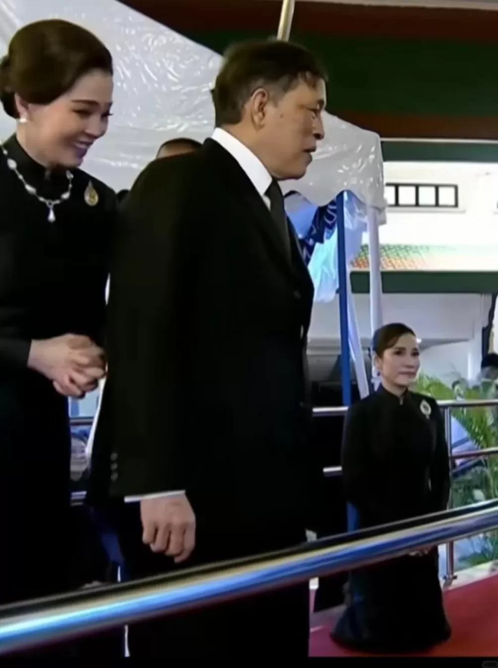 泰贵妃诗妮娜强势复出？王太后葬礼稳坐准太子身边，辅佐其多年要与王后斗到底？-第4张图片-