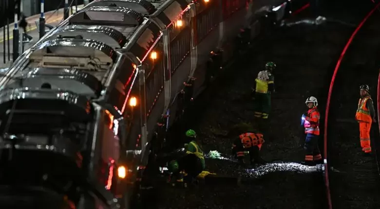 英国火车持刀行凶事件致大量列车停运-第1张图片-