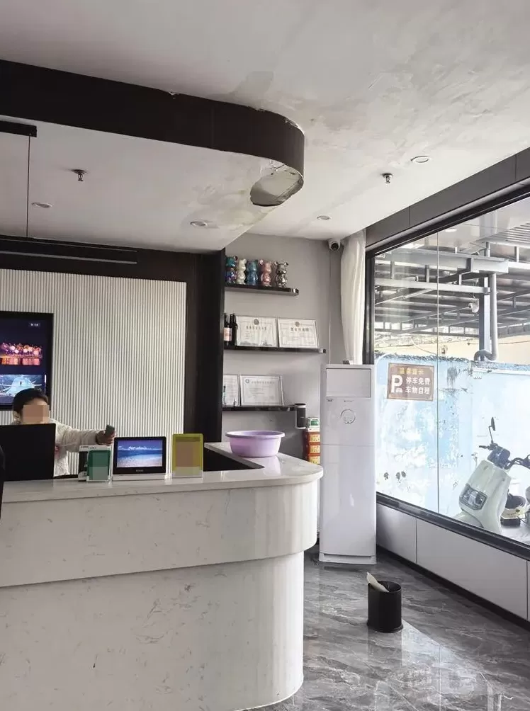 女子108元网上预订酒店，入住半小时要求退房遭拒，一顿操作结果倒赔3万元-第3张图片-