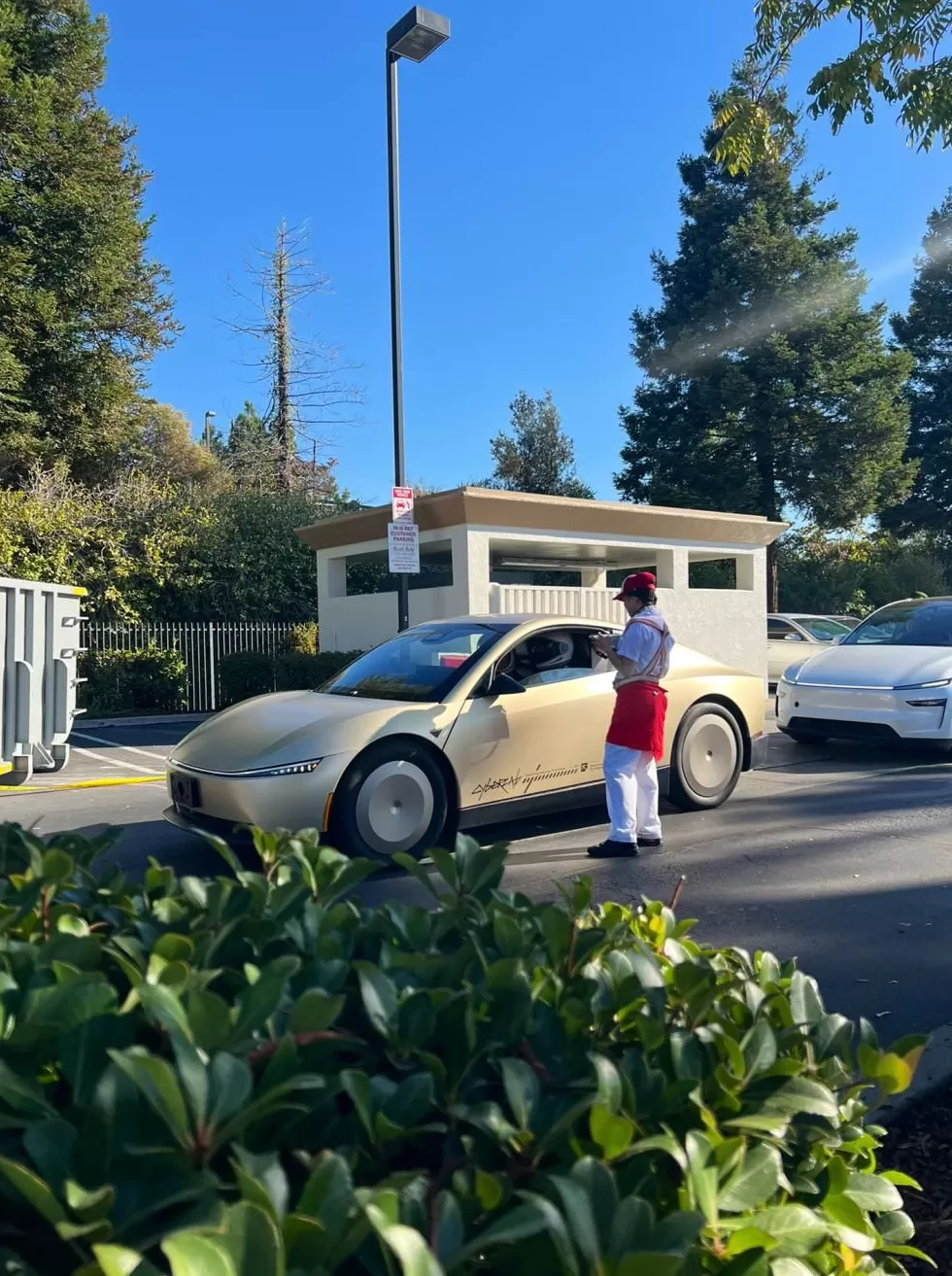 特斯拉Cybercab实车曝光：部分组件接近量产状态-第2张图片-