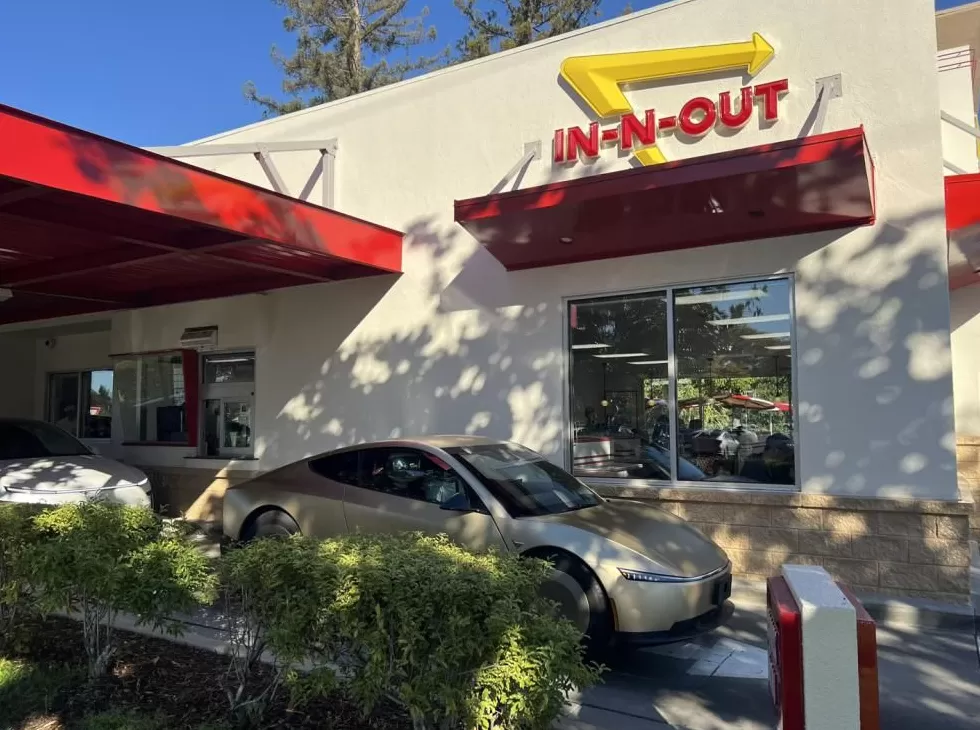 特斯拉Cybercab实车曝光：部分组件接近量产状态-第3张图片-