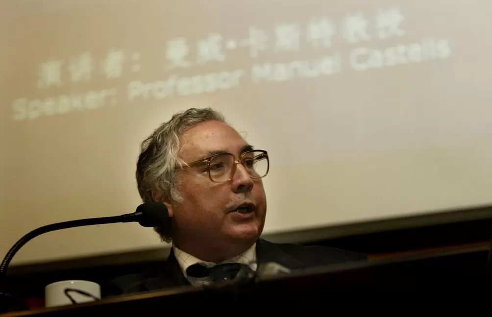 从卡斯特“信息时代三部曲”，展望AI时代新的社会可能性-第1张图片-