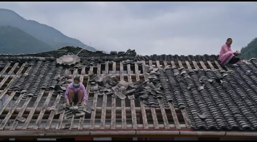 纪录电影《白马姐妹》：跨越24年见证白马藏族时代变迁-第4张图片-