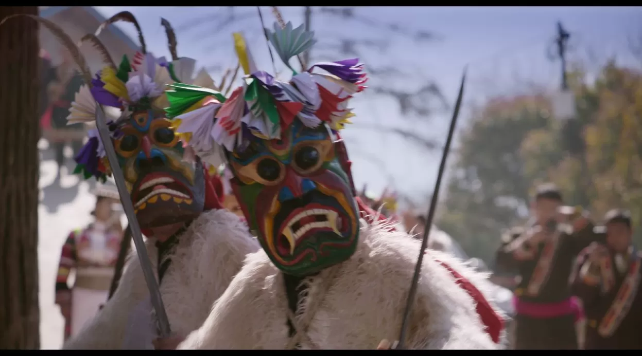 纪录电影《白马姐妹》：跨越24年见证白马藏族时代变迁-第7张图片-