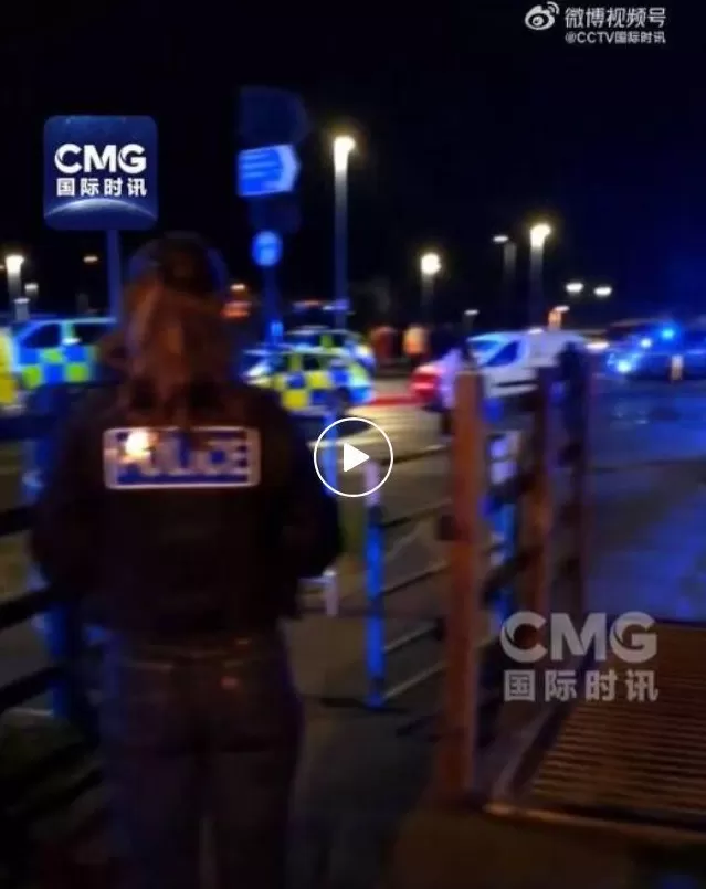 大量列车停运！英国突发火车持刀行凶事件，9人生命垂危，反恐部门介入！首相发声-第1张图片-