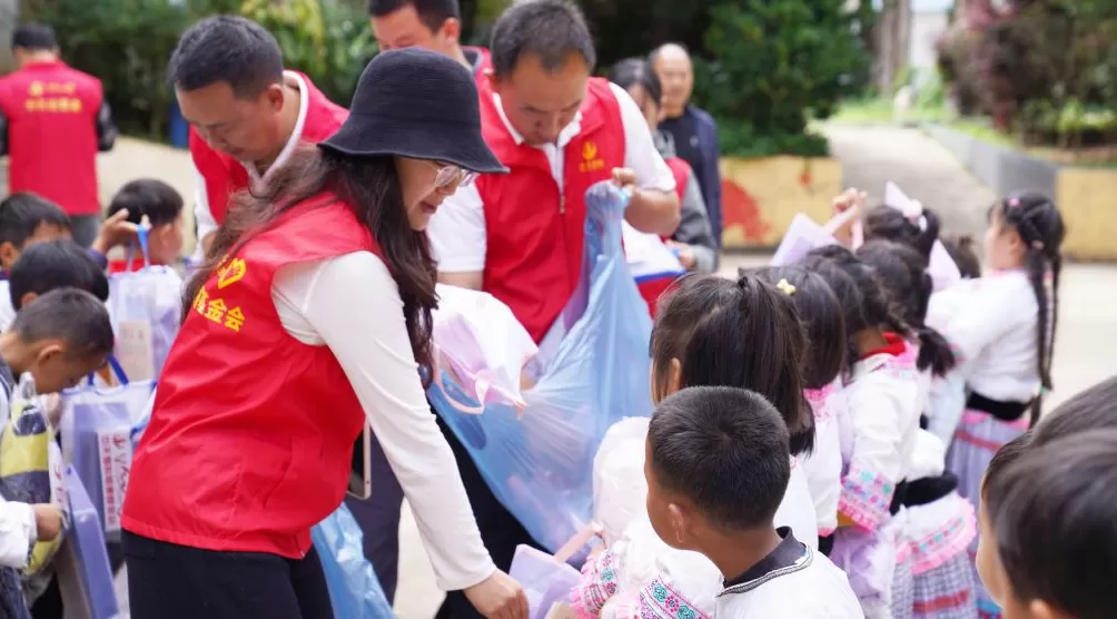 公益课堂连续八年走进云南山区学校，内容涉远离危险水域警惕陌生人等-第1张图片-