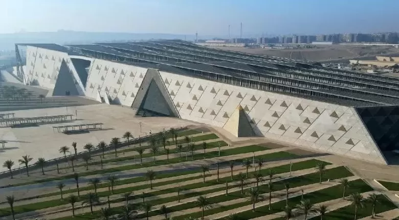 建了20年的大埃及博物馆终于开馆！图坦卡蒙、太阳船齐聚-第1张图片-