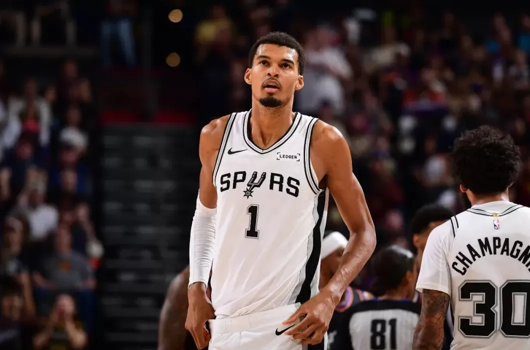 NBA｜东契奇赛季首个三双，马刺公牛同日五连胜被终结-第2张图片-