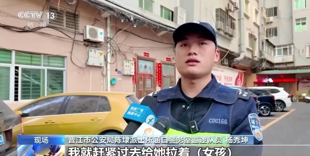 女童被卡7楼防盗窗外众人合力成功救援-第2张图片-