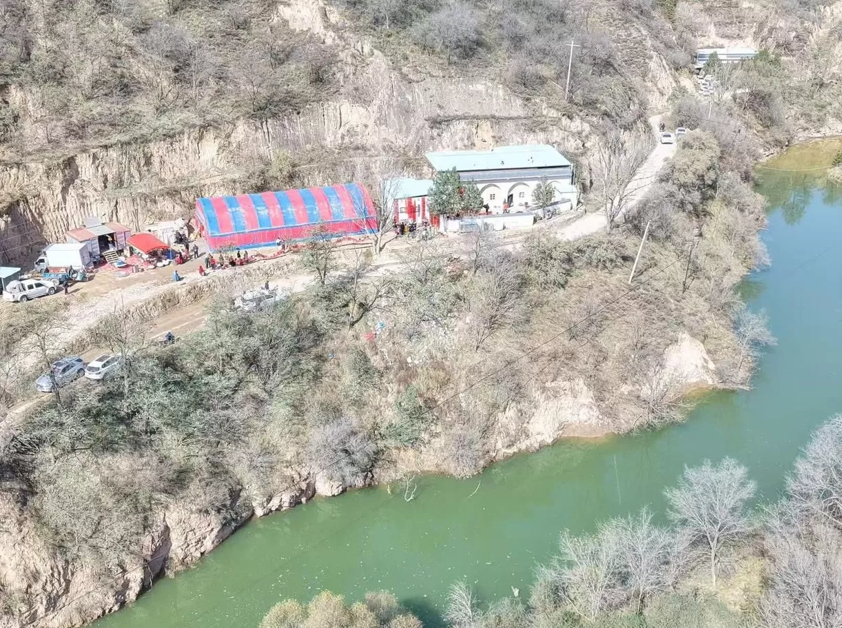 23岁大四男生回乡参加朋友婚礼，夜晚坠入路边水坝不幸溺亡-第3张图片-