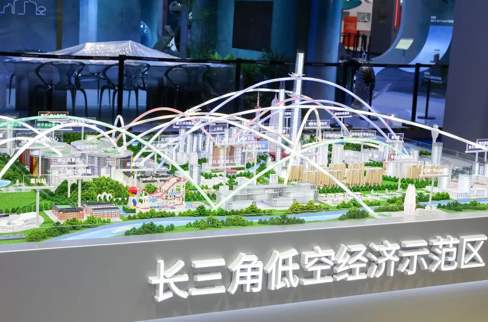 进博直击｜进博会场整装待发，未来出行展区抢“鲜”看-第9张图片-