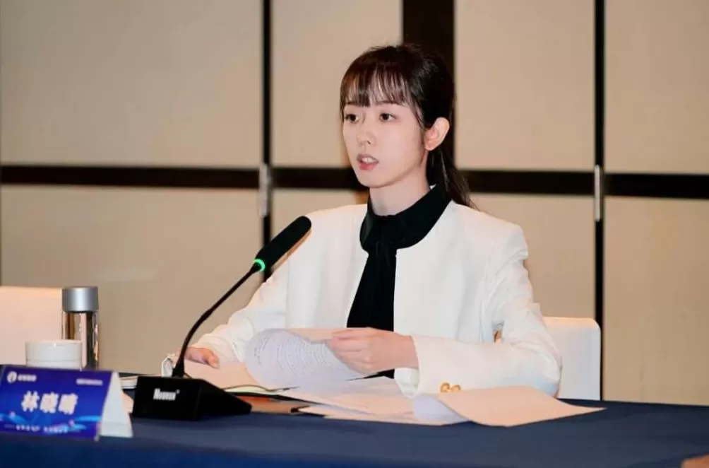 “95后”女商人林晓晴连任成都路桥董事长，去年薪酬92万元-第2张图片-