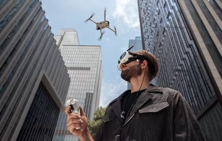 进入无人机市场，所以被大疆“抄家”？影石董事长回应“友商”价格战-第3张图片-