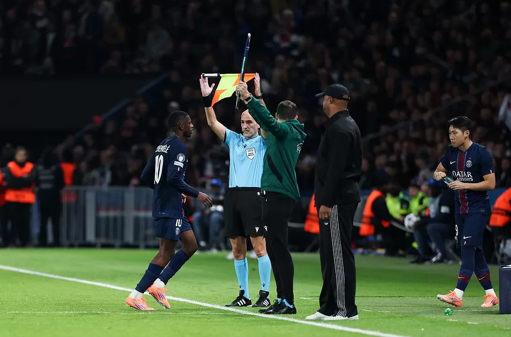 宇宙队不再！伤兵满营的大巴黎，被巴萨传染了？-第3张图片-