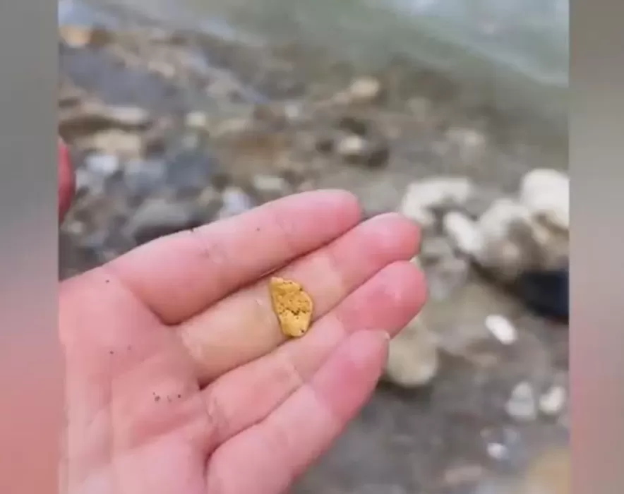 甘肃一河道多人冒严寒凌晨淘金，法律允许吗？-第1张图片-