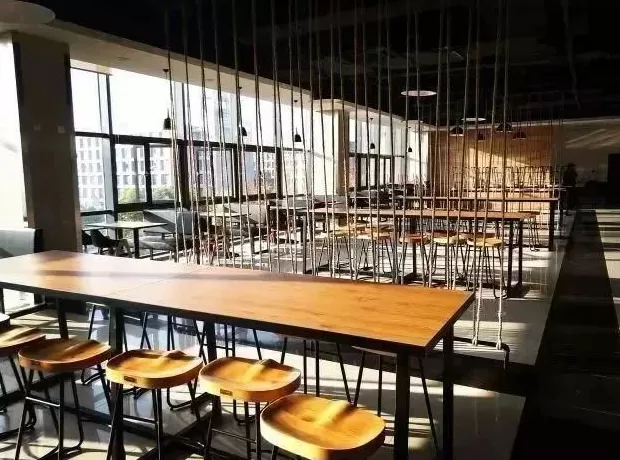 学校食堂的帝王蟹，走为上策-第3张图片-