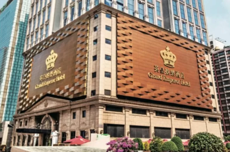 澳门知名娱乐场英皇宫殿停运，老板是英皇杨受成！大堂曾铺满78公斤千足黄金-第2张图片-