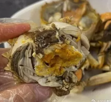 浙大食堂8.8元一只的螃蟹引热议，工作人员回应-第3张图片-