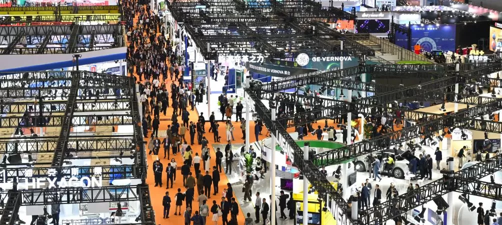 进博直击｜ 首发首秀闪耀全场：解码未来趋势，锁定创新风向-第1张图片-