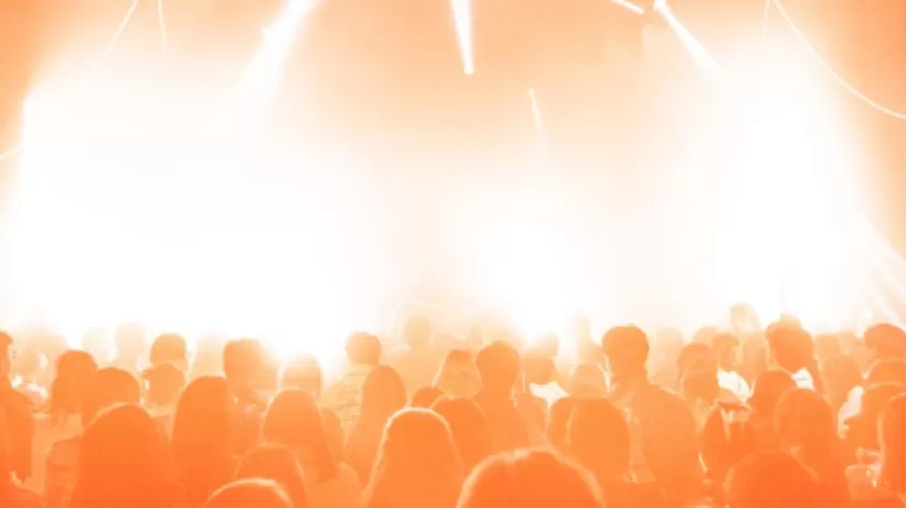 10月以来乐华娱乐下跌超12%，中报未提及王一博引猜测-第1张图片-