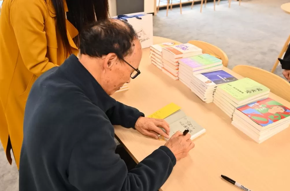 梁永安做客“名家有约”讲堂：与经典同行，在时代变迁中找到属于自己的恒心与热爱-第2张图片-