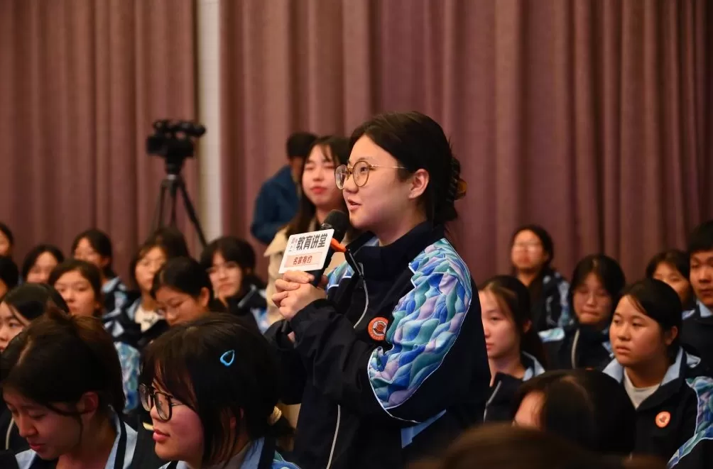 梁永安做客“名家有约”讲堂：与经典同行，在时代变迁中找到属于自己的恒心与热爱-第4张图片-