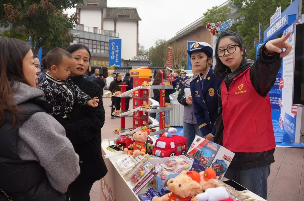 四川2025年消防宣传月活动走进乡村：围绕“安全用火用电”主题-第1张图片-