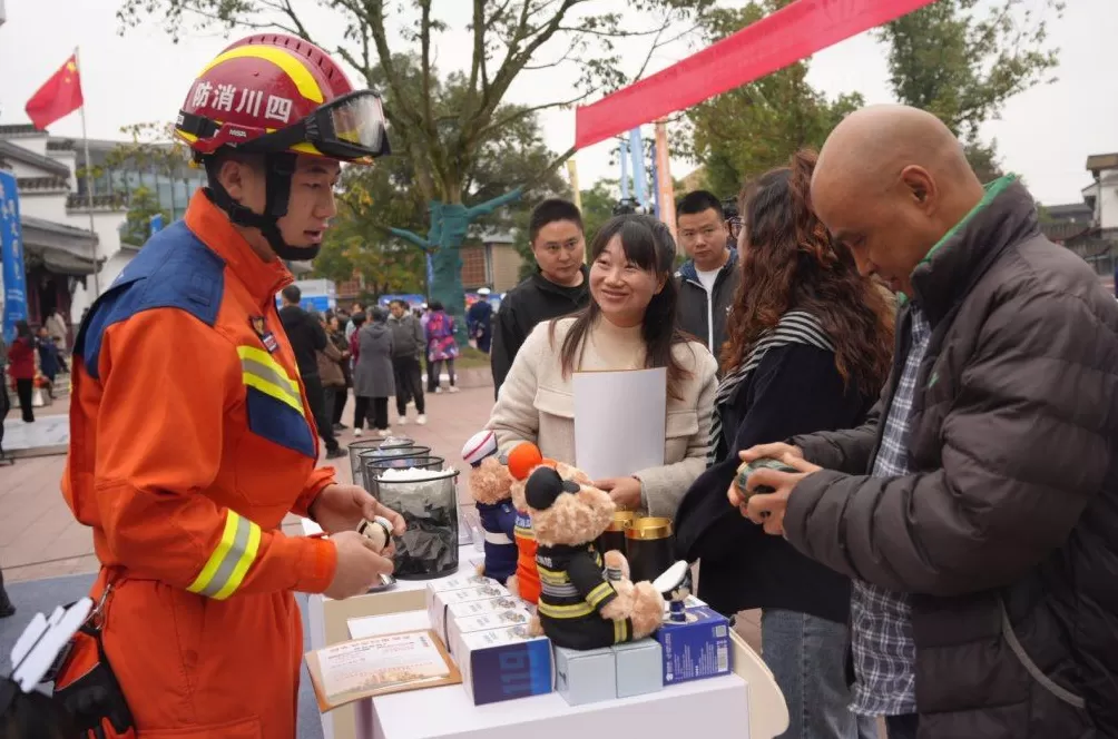 四川2025年消防宣传月活动走进乡村：围绕“安全用火用电”主题-第3张图片-