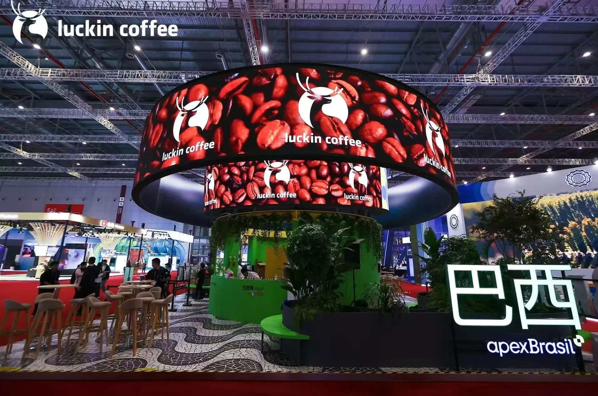 进博会上的一杯瑞幸，折射中国咖啡的全球版图-第2张图片-