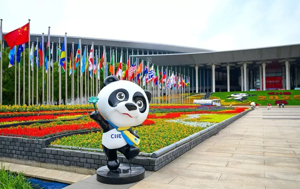 何为进博｜从机器人到“空中专车”，科技成果向“新”见未来-第2张图片-