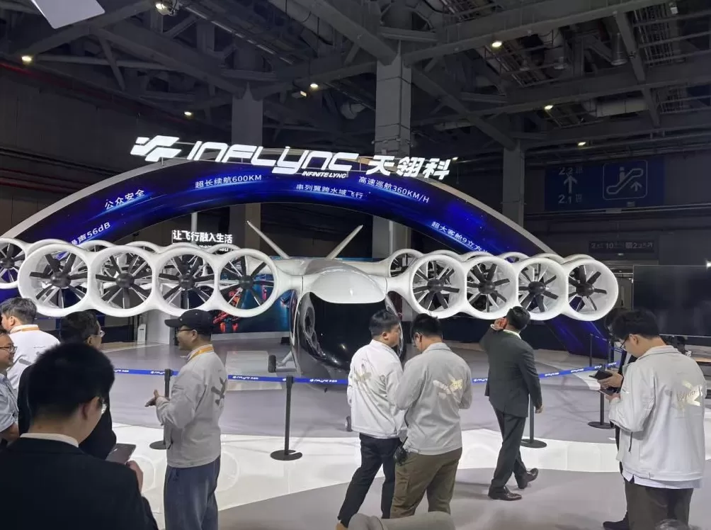 何为进博｜从机器人到“空中专车”，科技成果向“新”见未来-第6张图片-