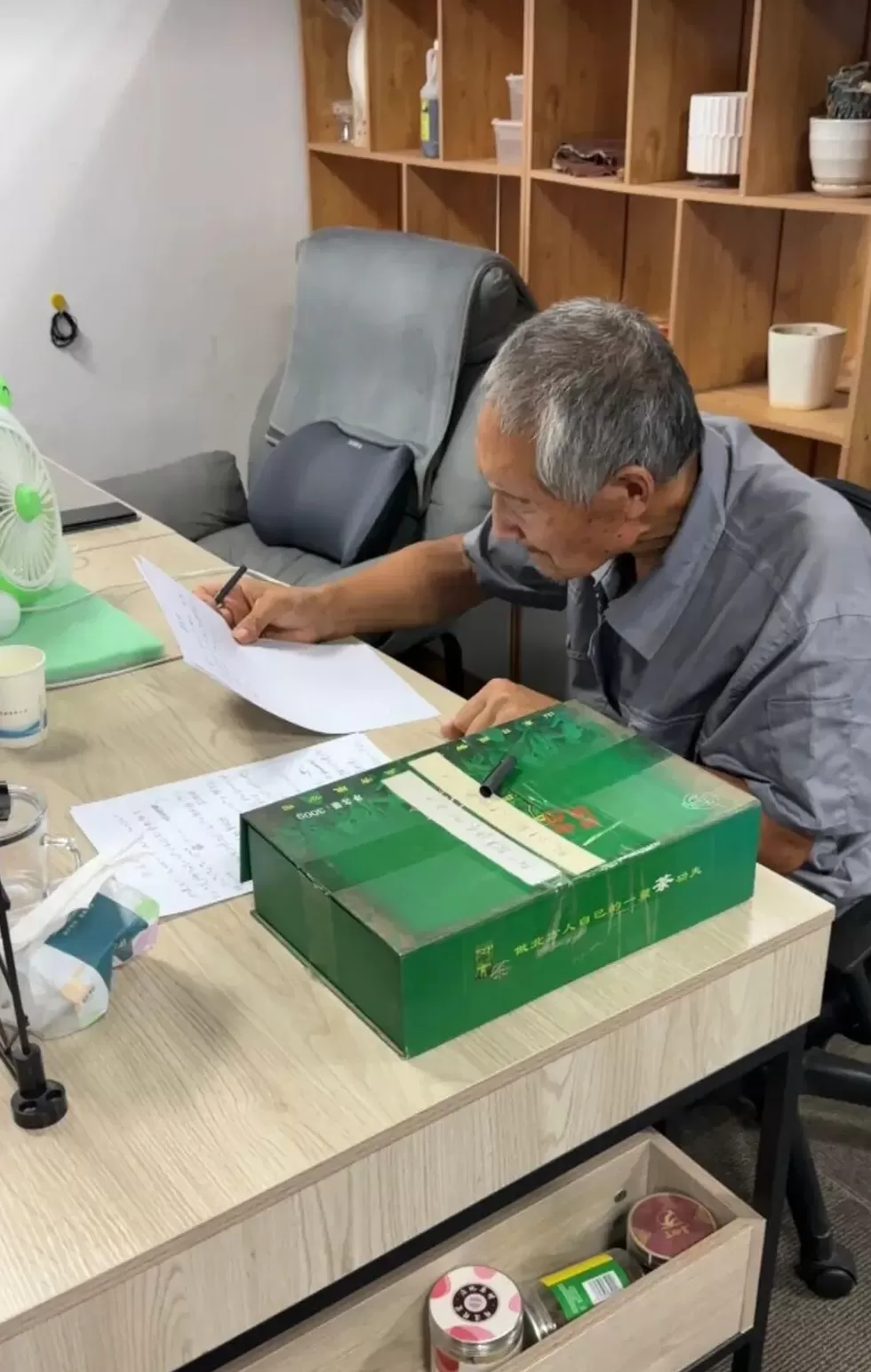 70岁保洁员的数学梦-第1张图片-