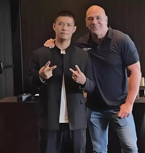 赵鸿刚：若医生允许，想完成剩下5场扇耳光比赛；此前被KO后眉骨缝5针-第2张图片-